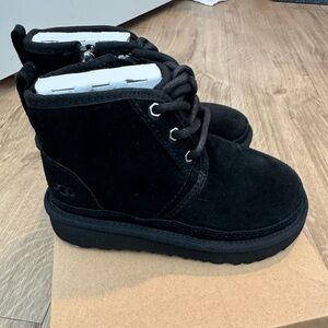 Kids Uggs Size 10 never worn never tried on Brand New